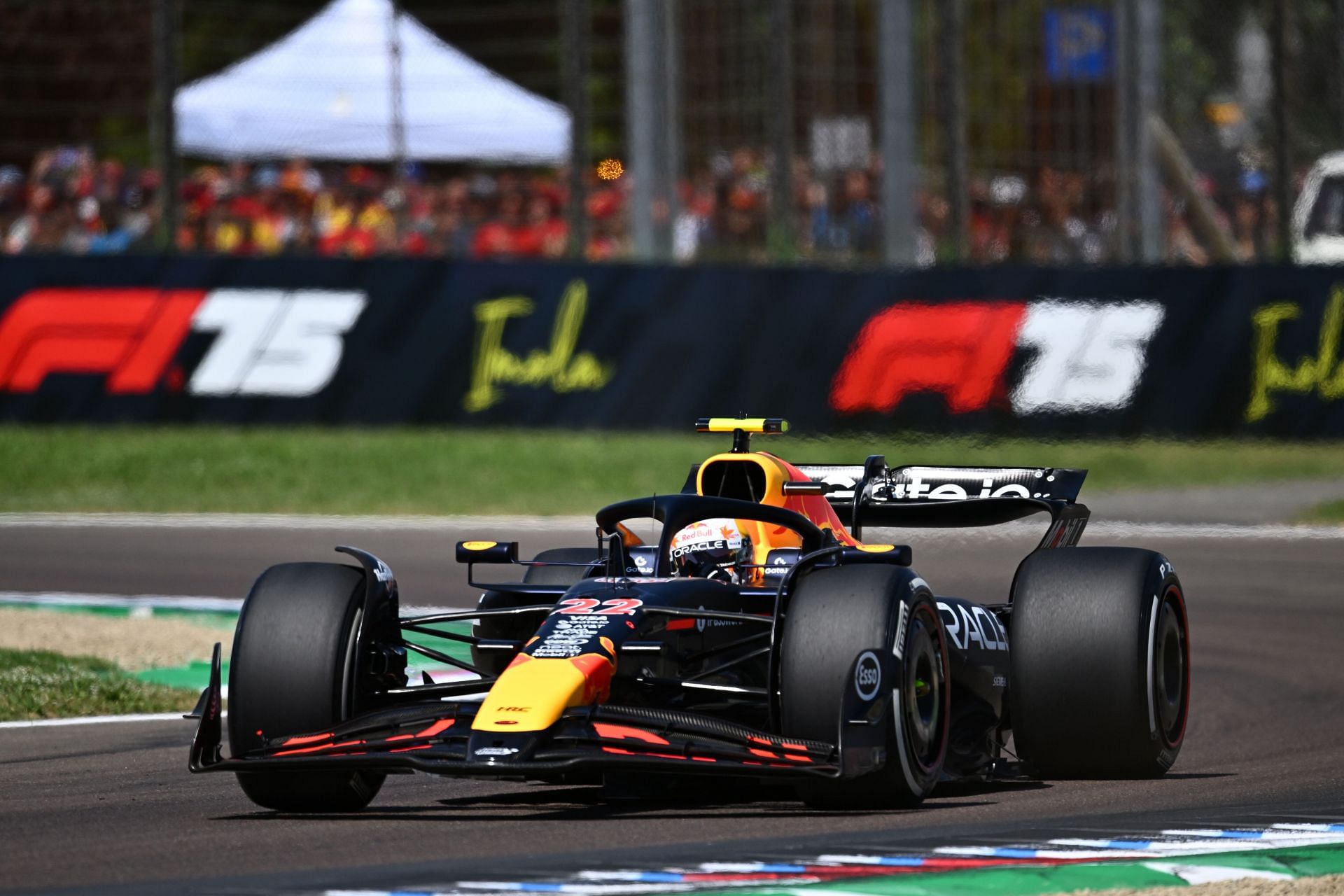 Yuki Tsunoda on track during the F1 Grand Prix of Emilia-Romagna at Autodromo Internazionale Enzo e Dino Ferrari on May 18, 2025 - Source: Getty